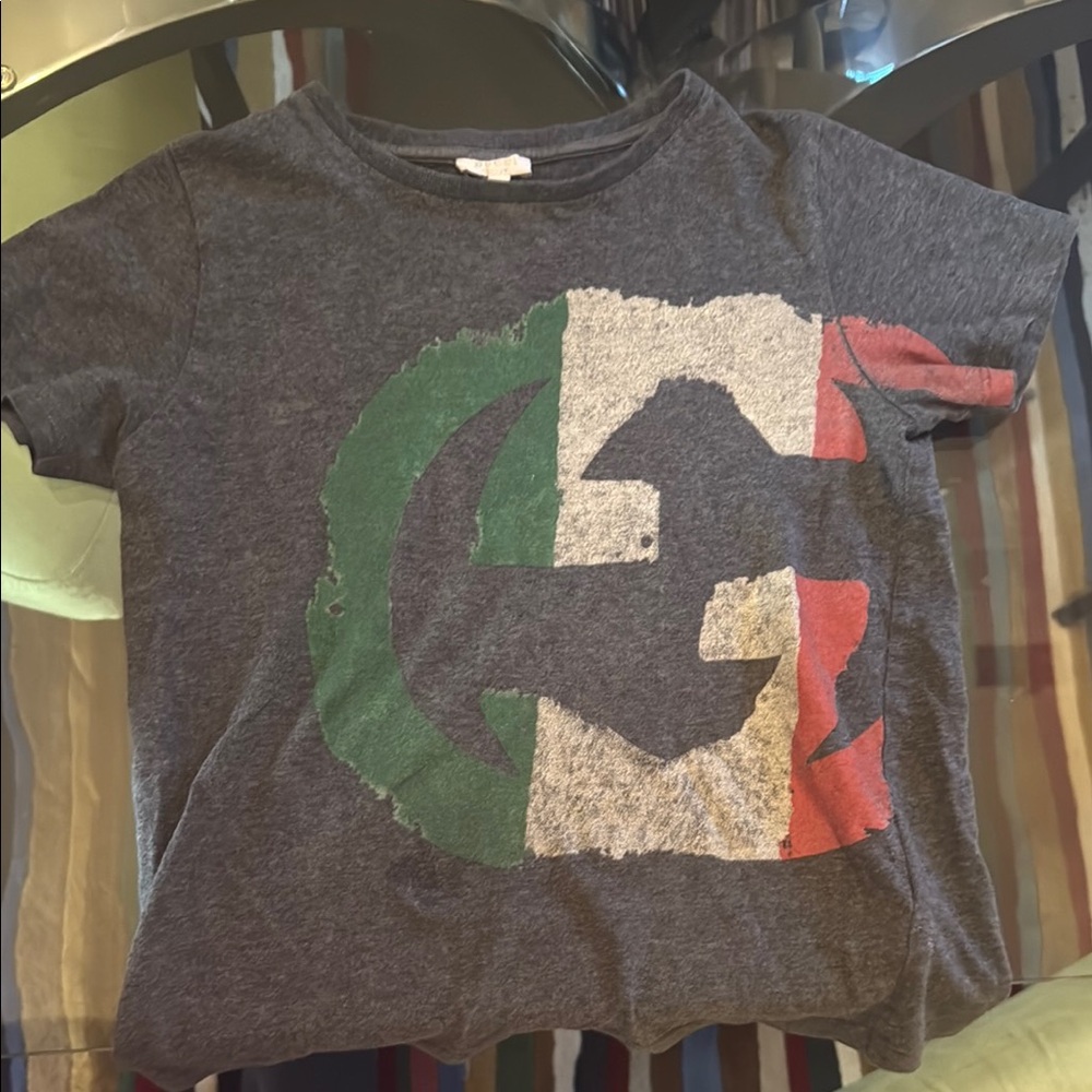 Gucci Gray and Green Short Sleeve Tee with Graphic Design